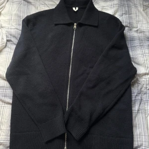 Arket overshirt - Mycket bra skick. Storlek S, marinblå.