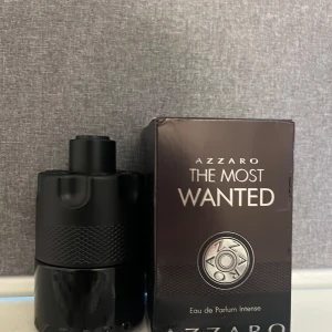 Azzaro the most Wanted - Hej, säljer en Azzaro the most wanted som har förvarat i en mörk källare har endast sprutat 2 spray så den är i princip helt ny box finns. Perfekt parfym till hösten/vintern 🍁