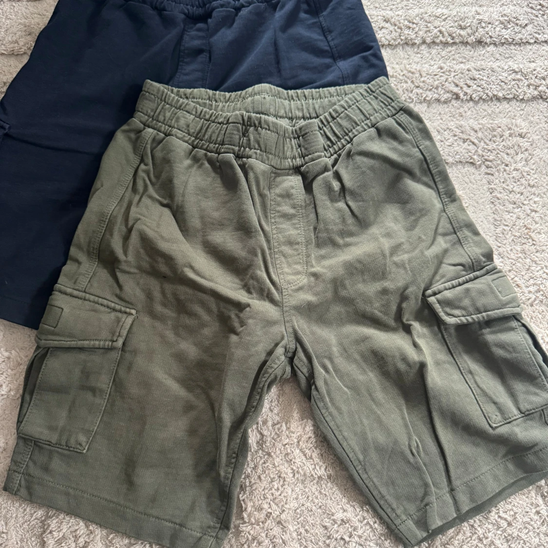 2-pack cargo shorts från Lindex, 122/128 - 1