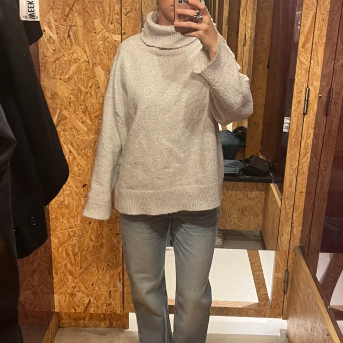 Ljusgrå polotröja i oversized modell - 1