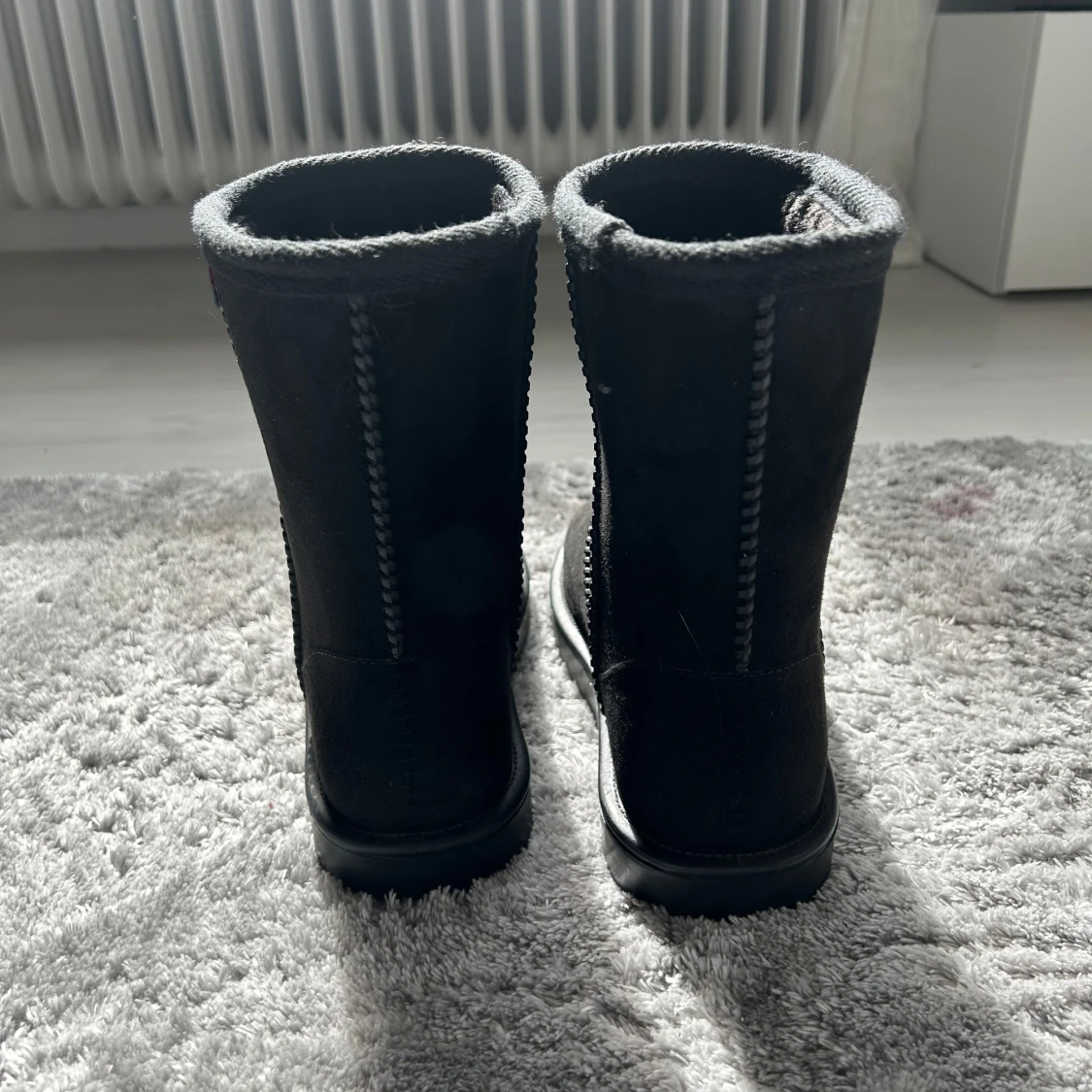 Svarta vinterboots i mocka från Axin - 1