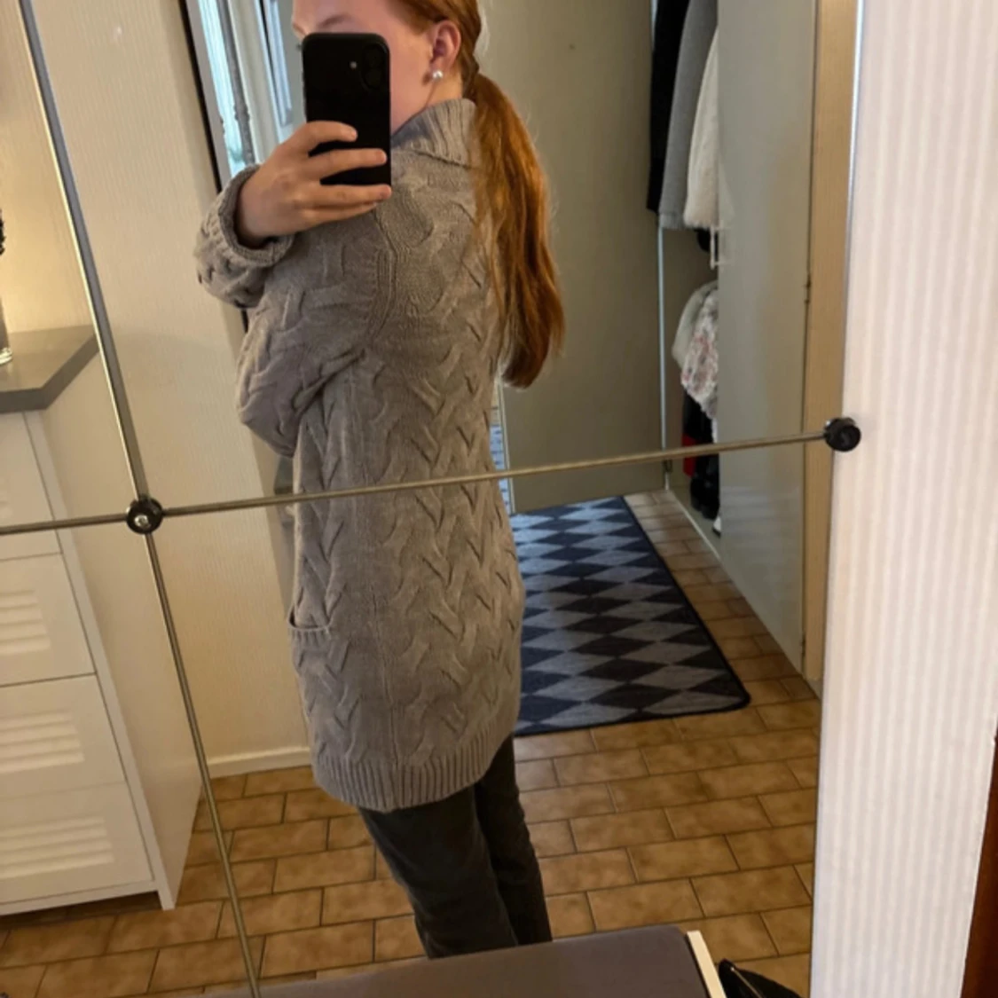 Grå lång kofta med knappar - 3