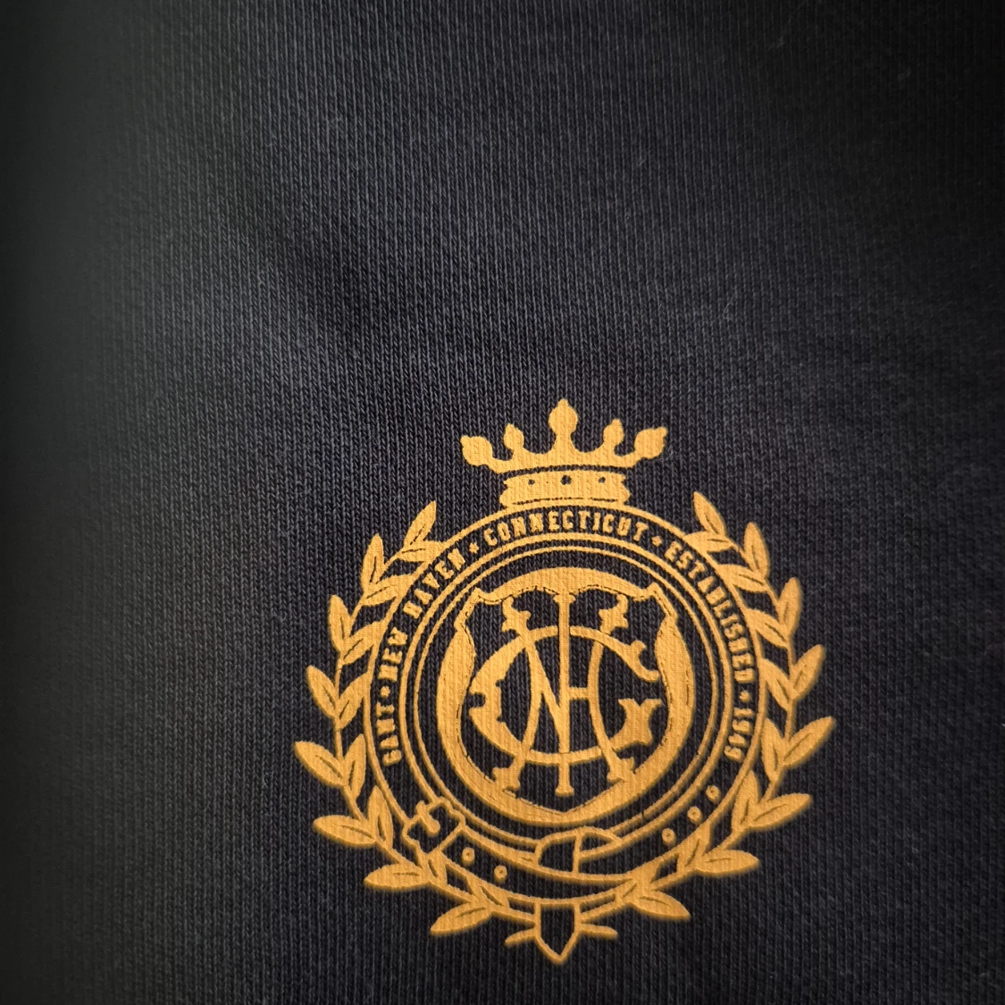 Svart sweatshirt från GANT med emblem - 1