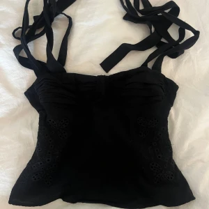 Svart topp - Svart topp från Zara, endast använd en gång!!