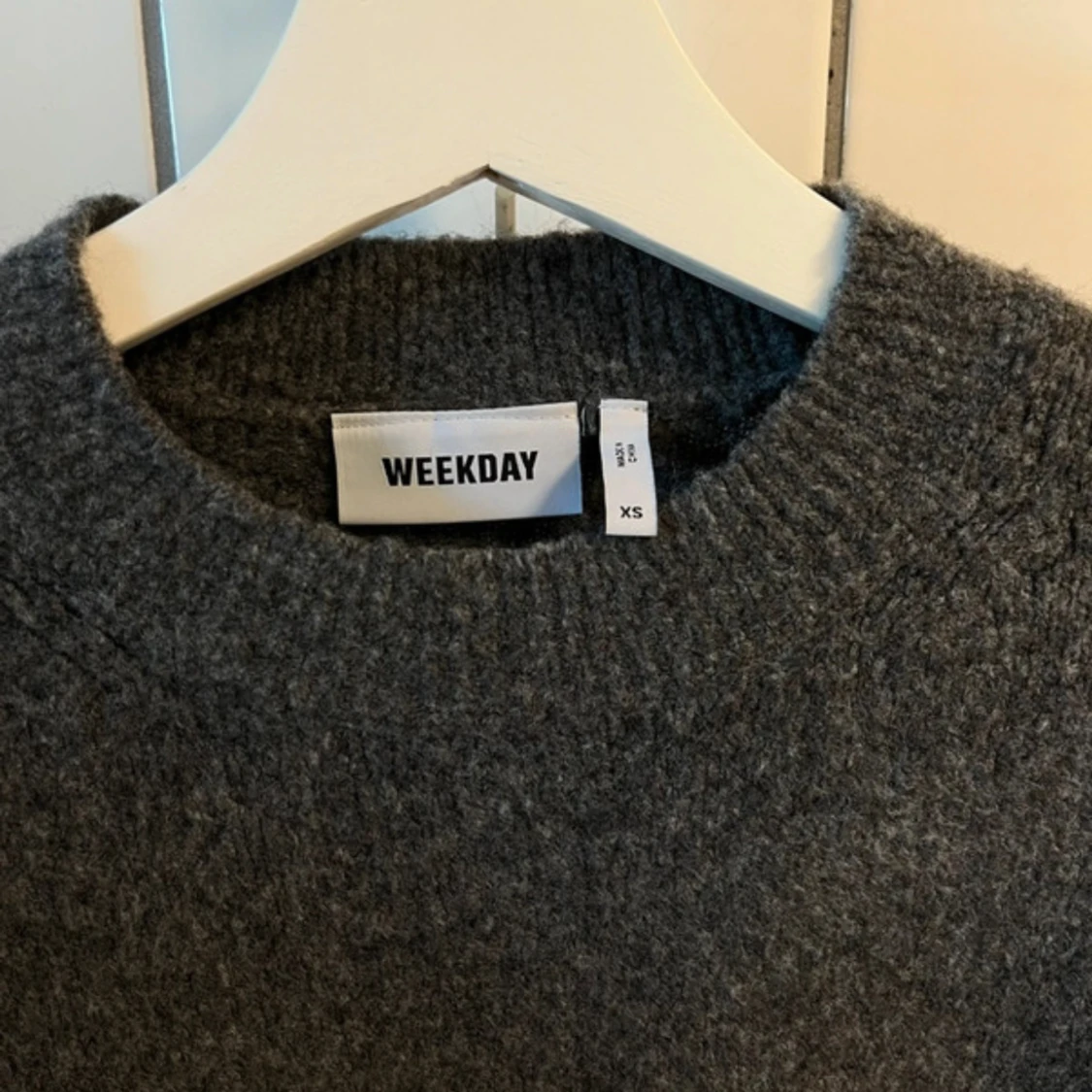 Grå stickad tröja från Weekday - 2