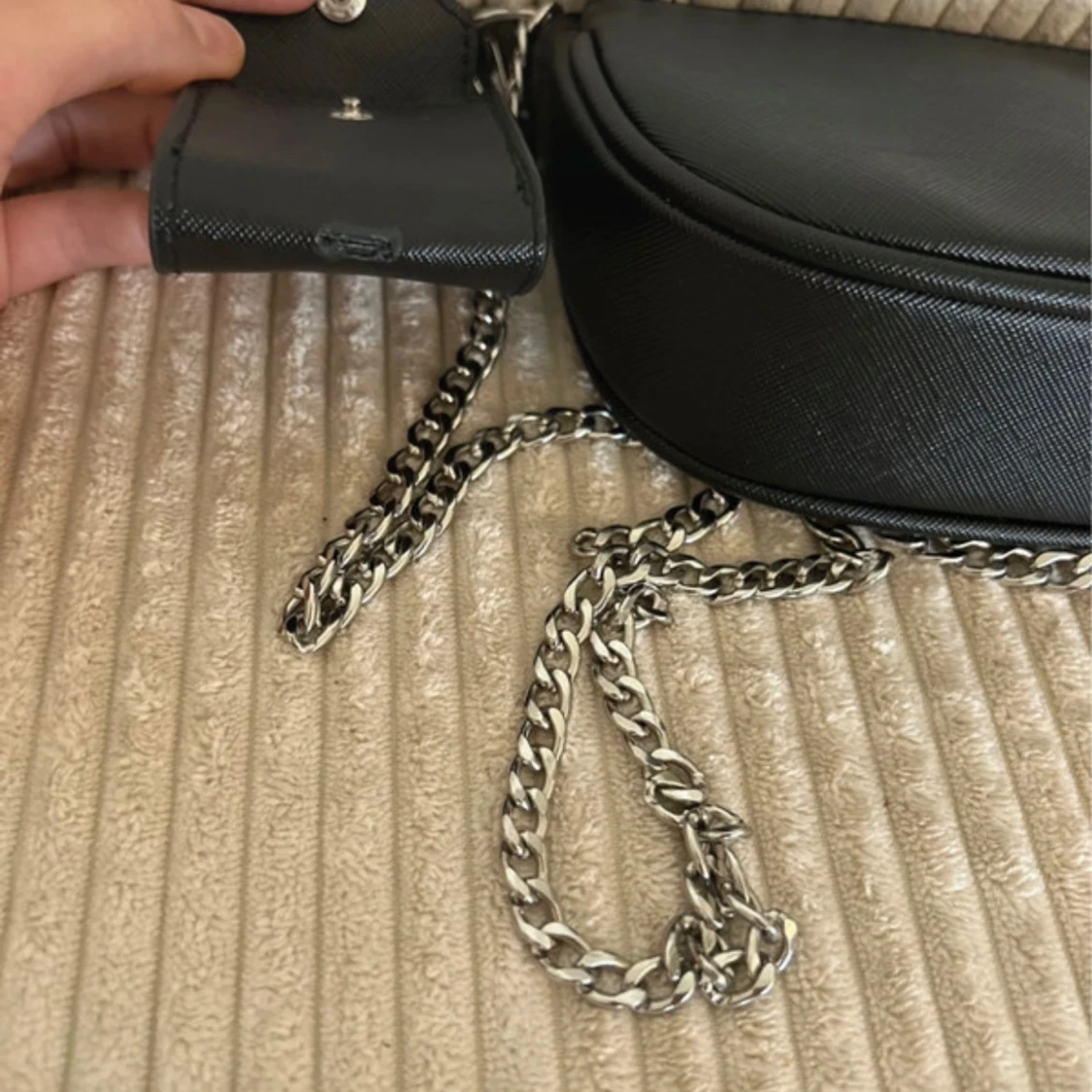 Svart axelväska med kedja från By Malene Birger - 1