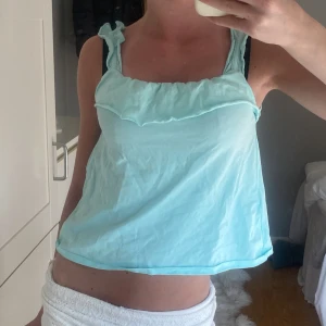 turkos volangtopp - jättesnygg speciellt på sommaren när man är brunnn 🐆🐆😇😇🐬🐬🫰🏼🫰🏼🩵🩵🥰🥰💘💘😜