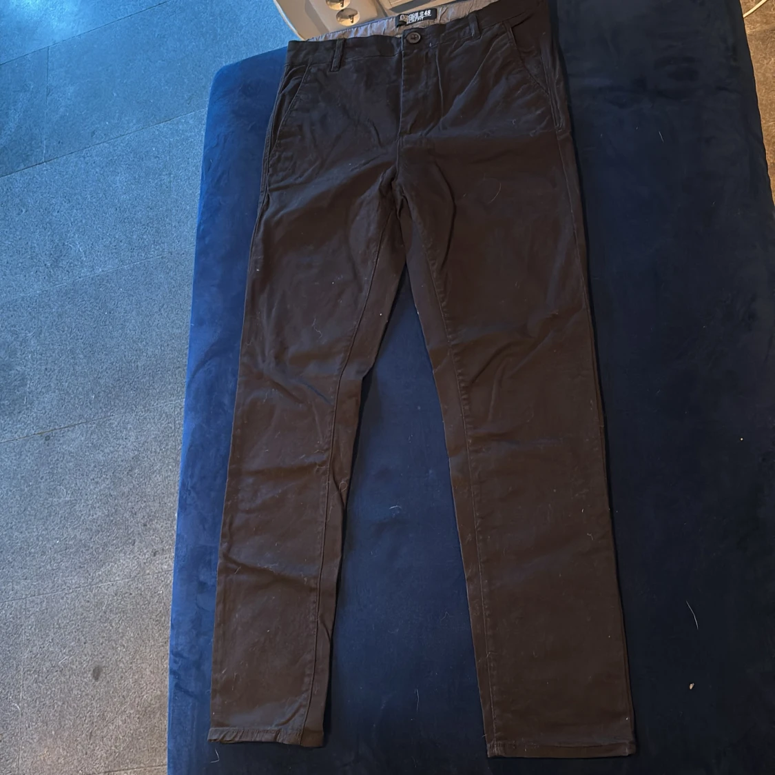 Svarta slim fit chinos från H&M - 1