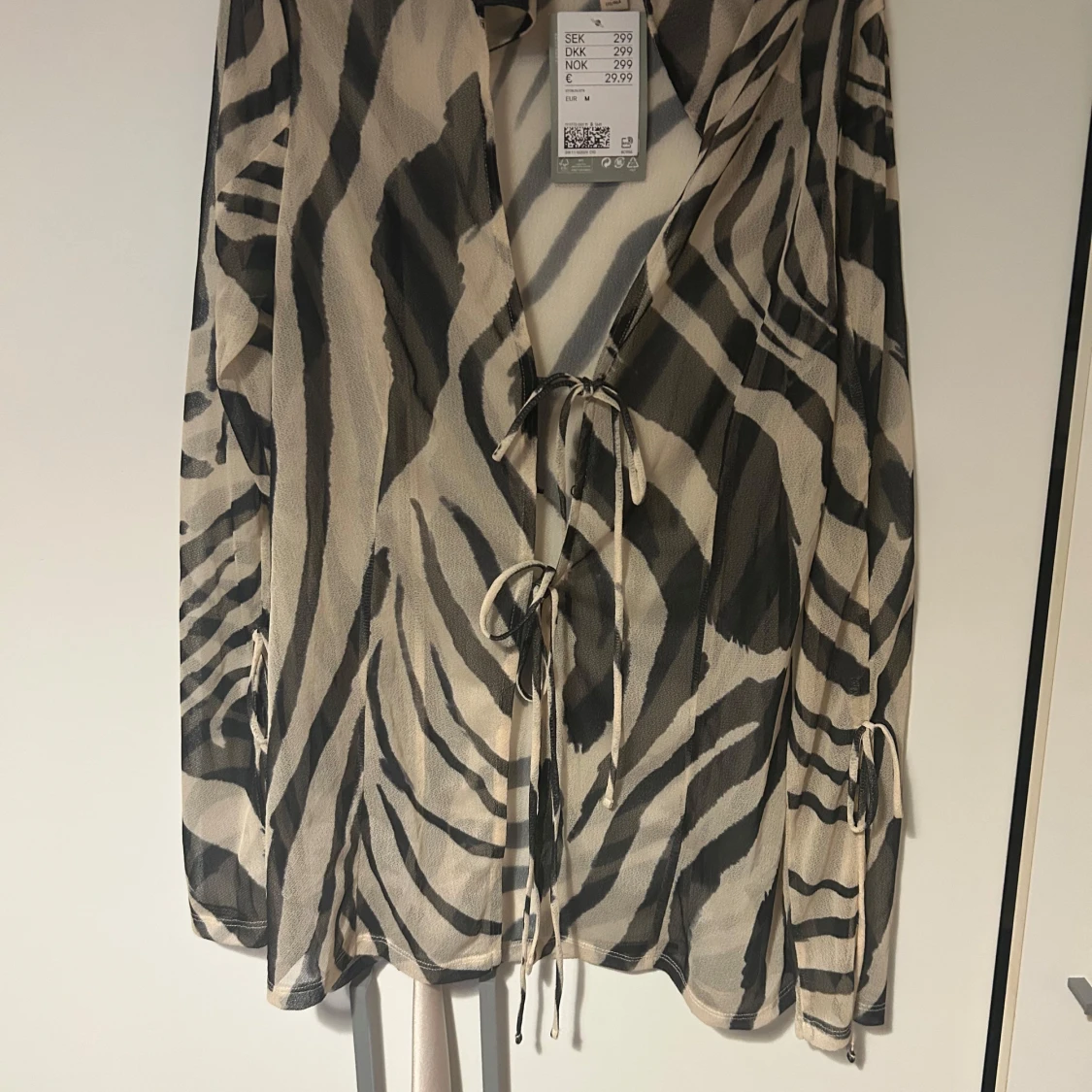 Zebramönstrad blus med knyt