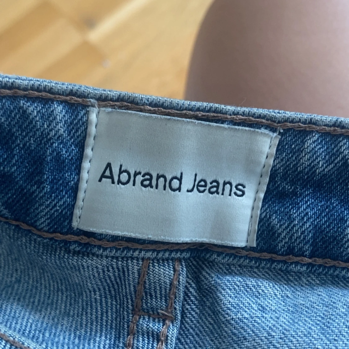 Abrand Low Boot jeans med hål - 3