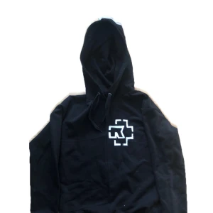 Rammstine hoodie - En jätte fin handmålad rammstine hoodie, tvättas i 60grader. Pris går att diskutera!