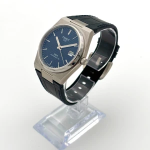 Tissot PRX Powermatic 80 - • Modell: Tissot PRX Powermatic 80 (Mörkblå) • Storlek: 40mm • Referens: T1374071604100 • År: 2023 • Skick: Ny • Medföljer: Fullset