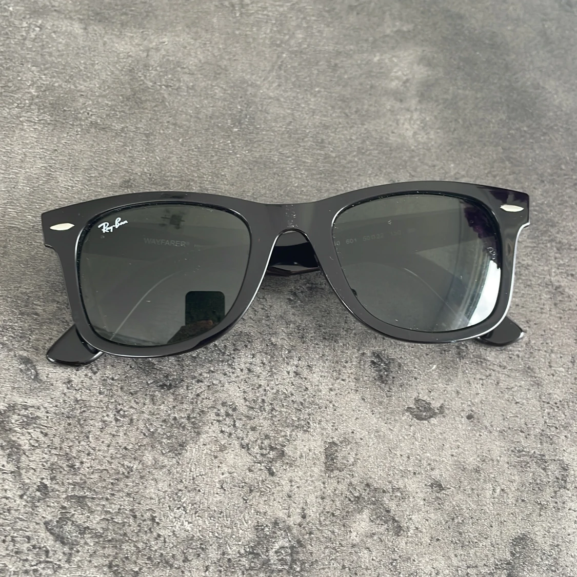Svarta Ray-Ban Wayfarer solglasögon