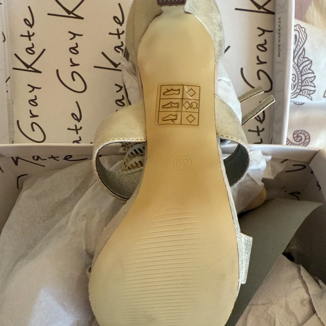 Metallic sandaler med bladdekor Kate Gray - 2