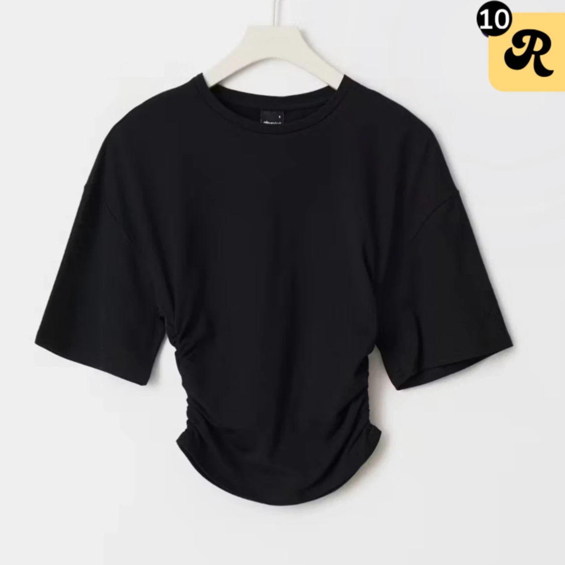 Svart croppad topp med rynkade sidor - 2