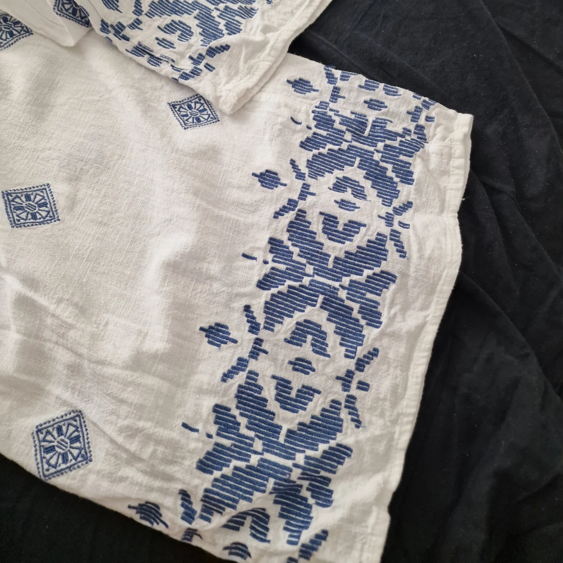 Vita linnebyxor med blått broderi Next - 2