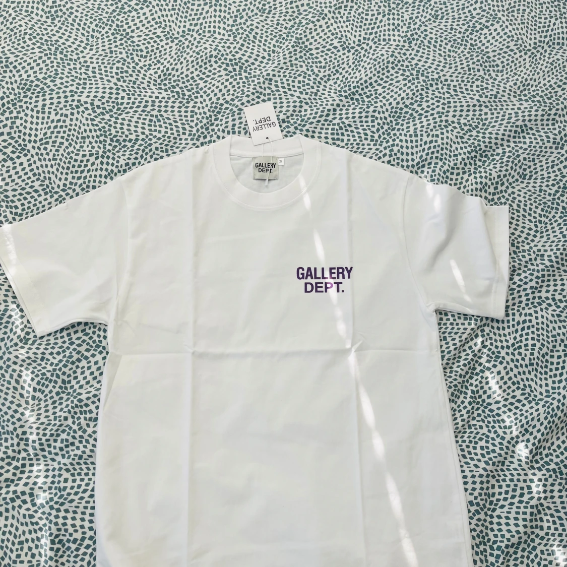 Vit t-shirt från Gallery Dept.