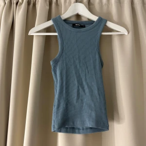 Ribbat linne - Snyggt ribbat linne, sitter så fint på! Om fler bilder önskas eller vid frågor kontakta mig💋