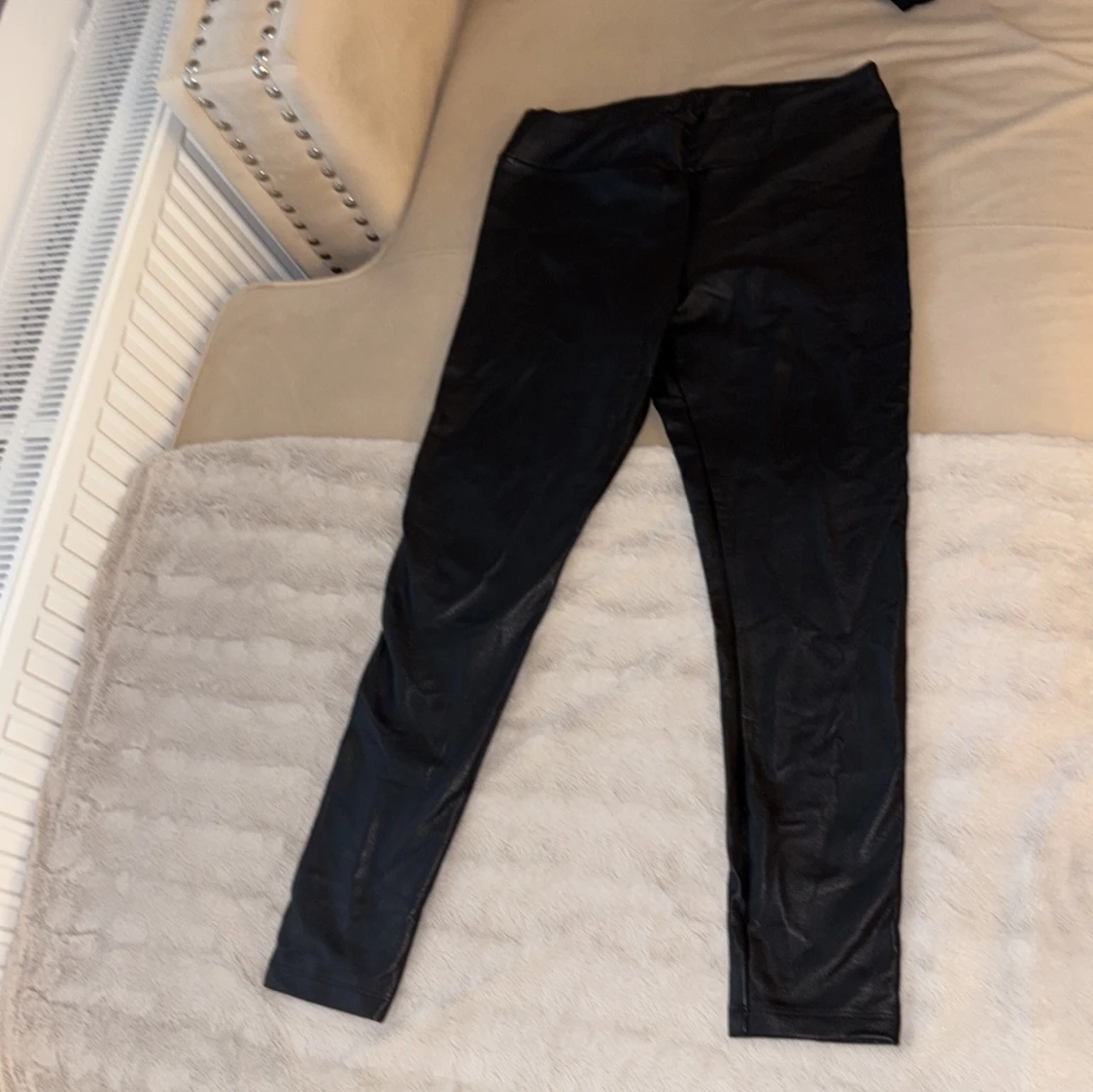 Svarta leggings i skinnimitation - 2