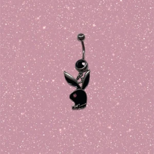 Playboy navelpiercing - Jättesnygg playboy navelpiercing💓Använd 1 gång och är som ny!