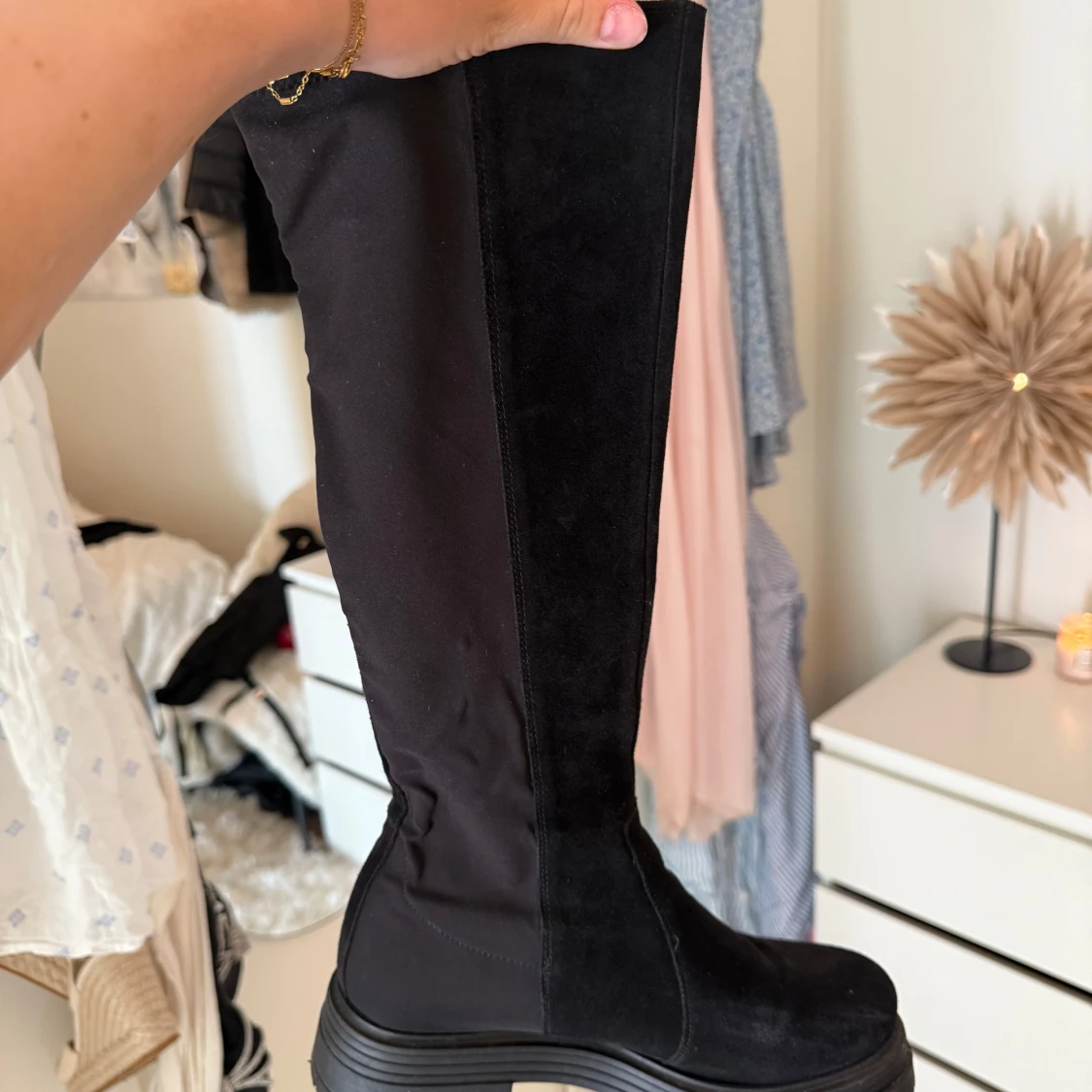 Svarta höga boots med chunky sula - 1