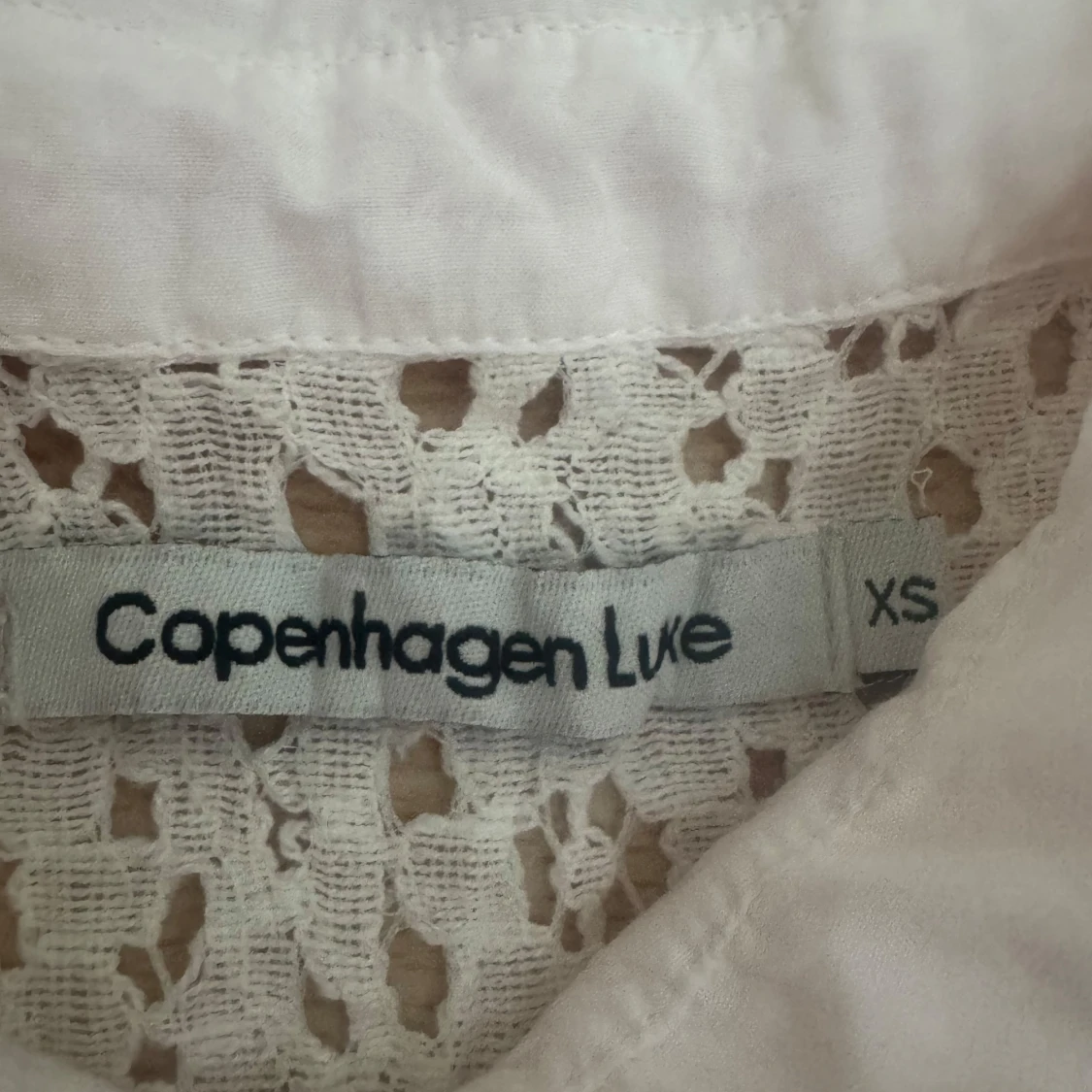 Ljusrosa skjorta med spets från Copenhagen Luxe - 3