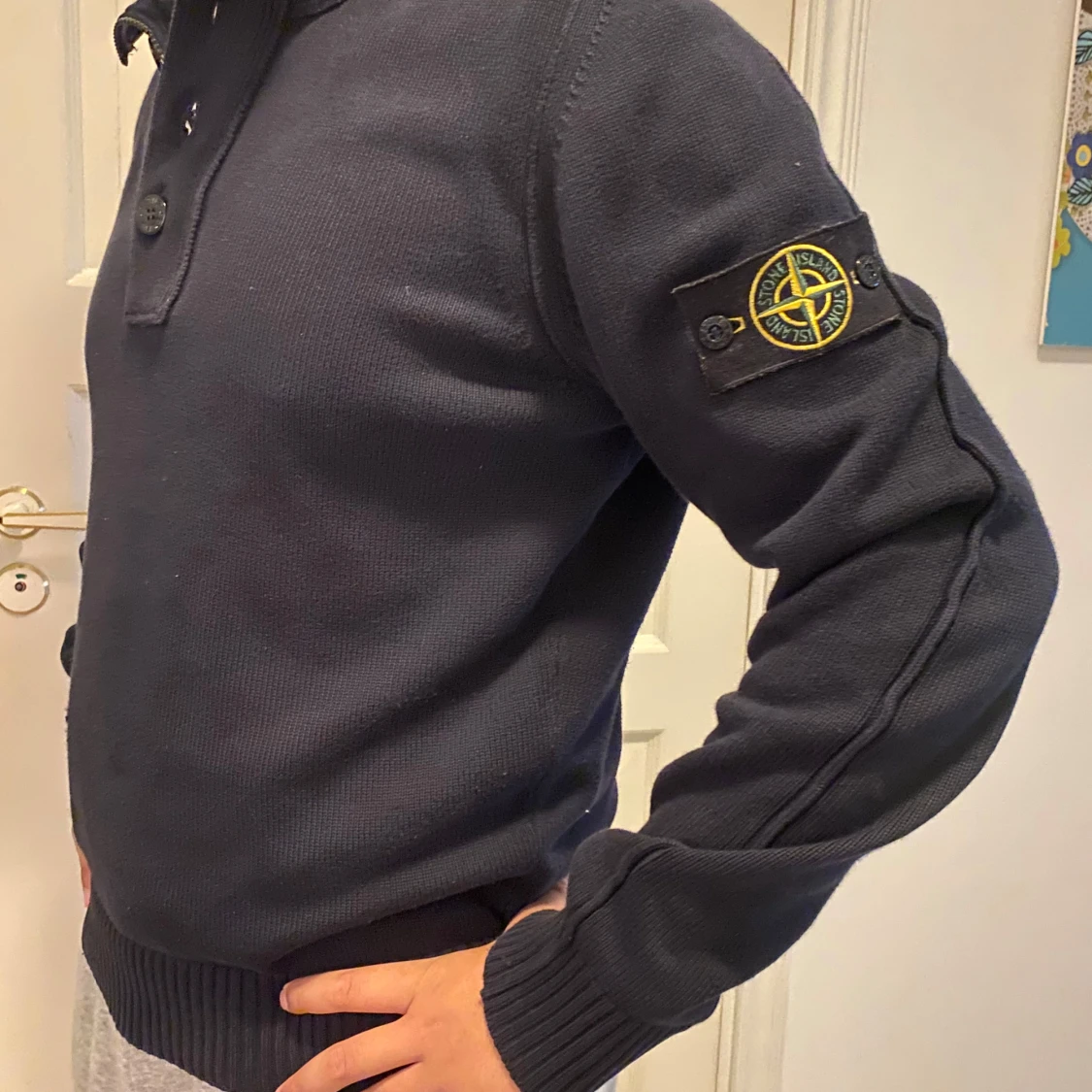Mörkblå stickad tröja Stone Island