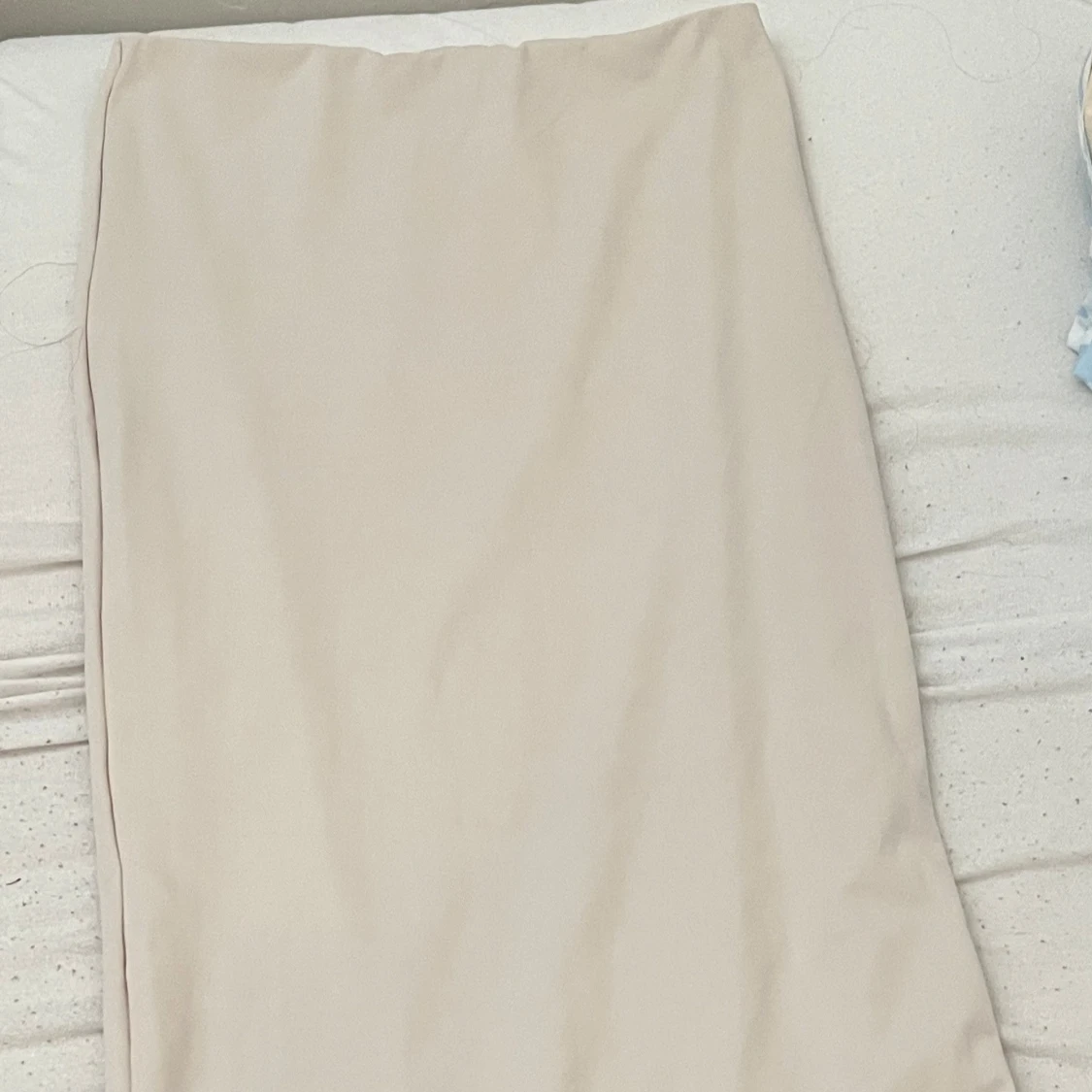 Beige långkjol i enkel stil