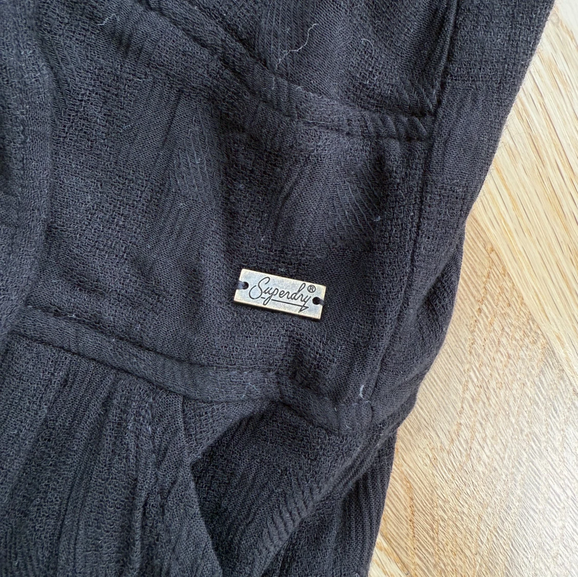 Svart halterneckklänning från Superdry - 2