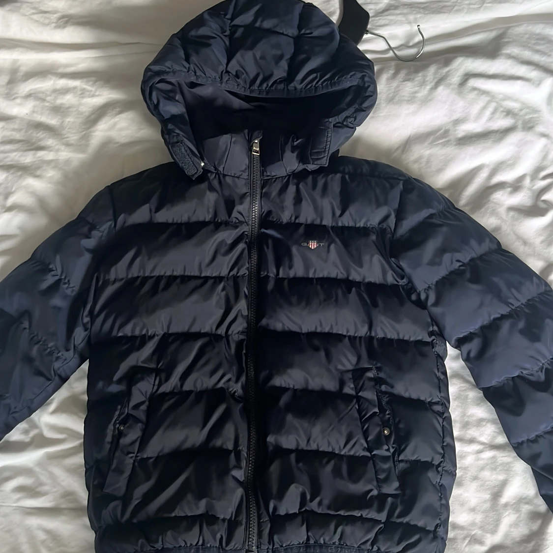 Mörkblå pufferjacka från GANT