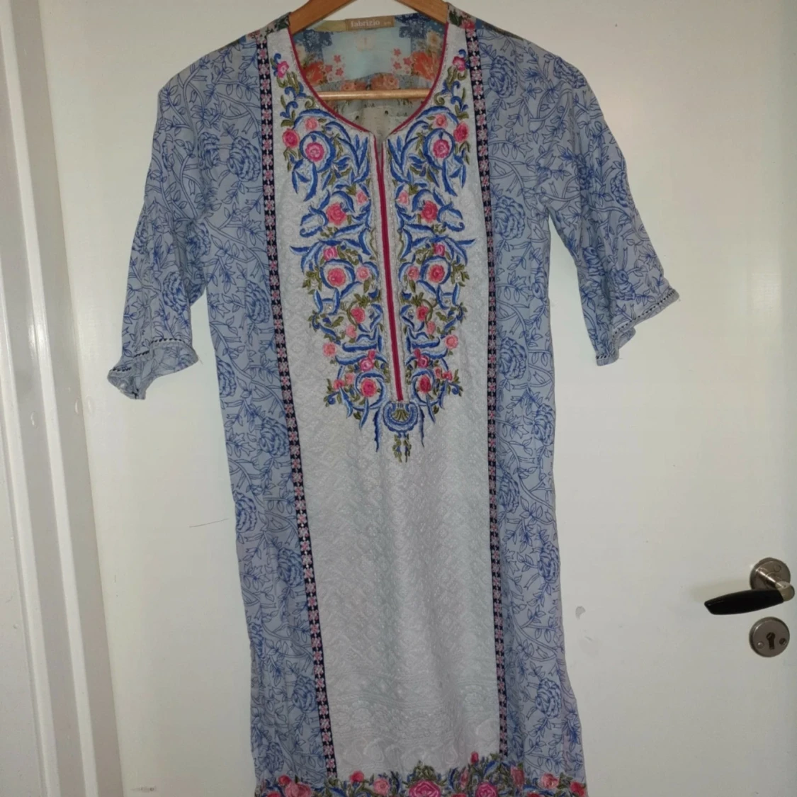 Broderad klänning - 4