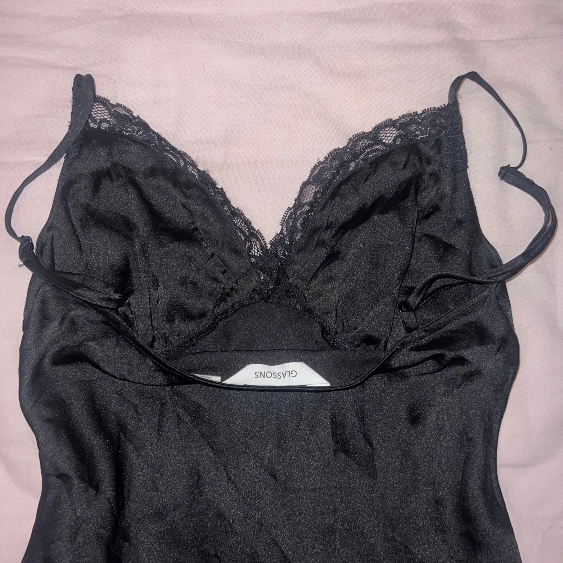 Svart satinlinnetopp från GLASSONS - 1