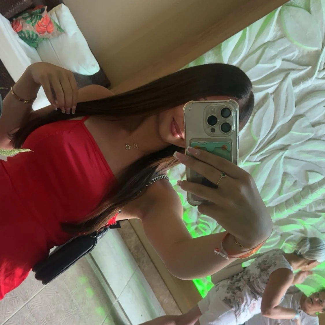 Röd kort klänning med smala axelband - 2