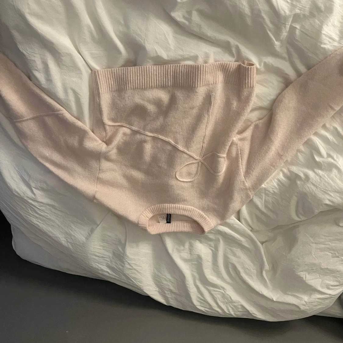 Ljusrosa stickad tröja från Divided