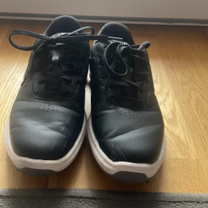 Svarta golfskor - Golfskor i bra skick 