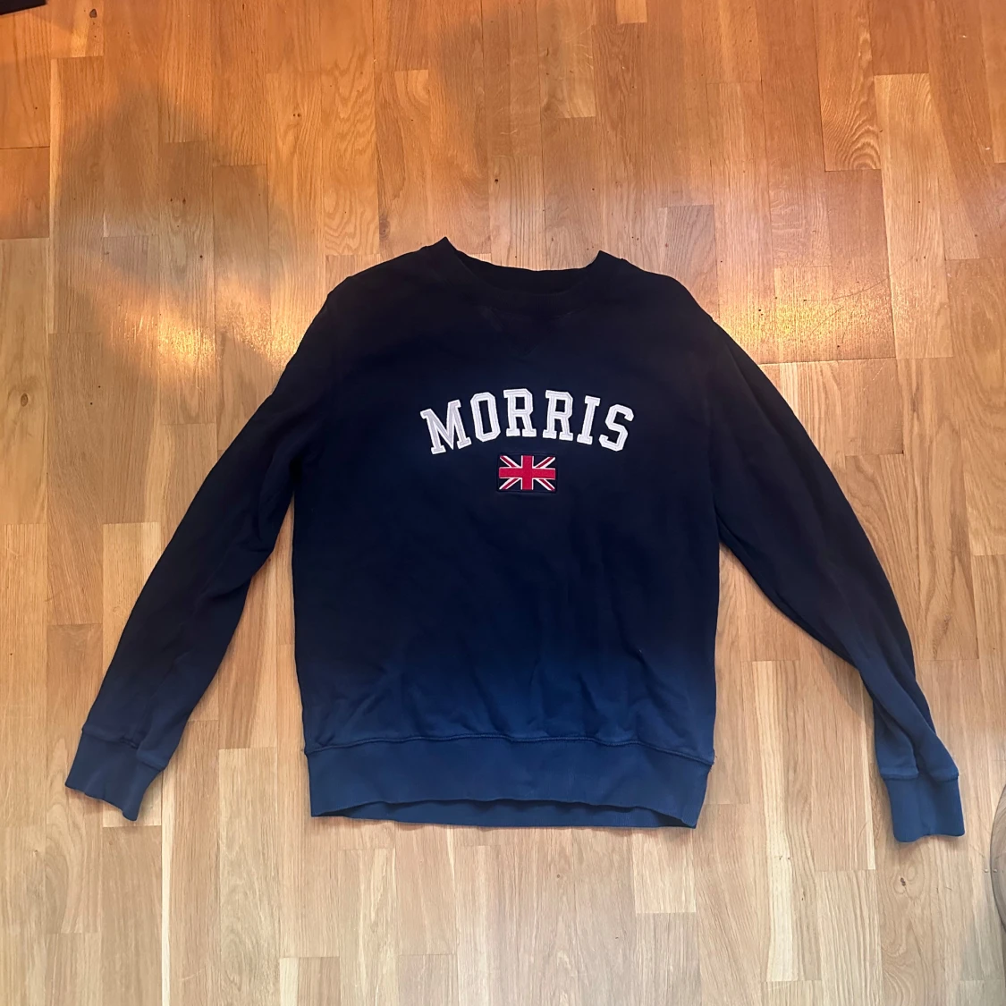 Mörkblå sweatshirt från Morris