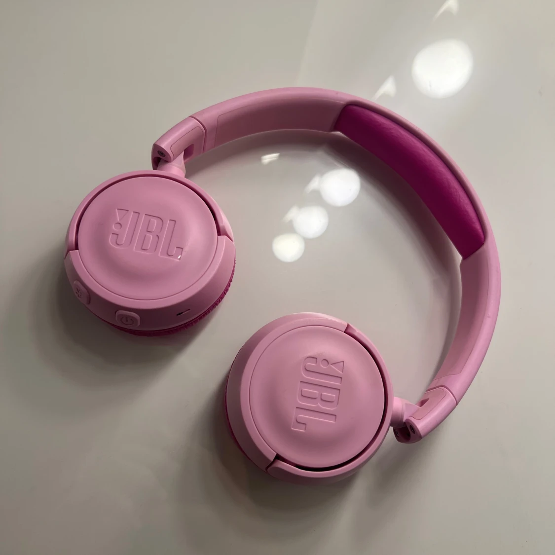 Rosa barn JBL hörlurar med laddare - 1