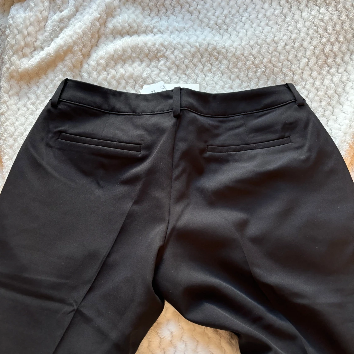 Svarta kostymbyxor från Bik Bok - 3