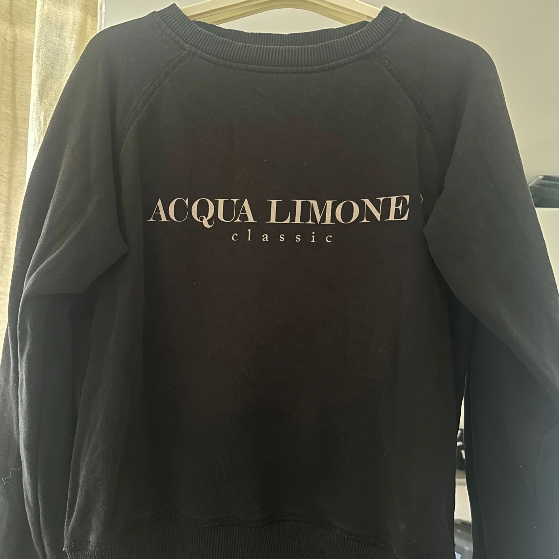 Svart sweatshirt från Acqua Limone - 1