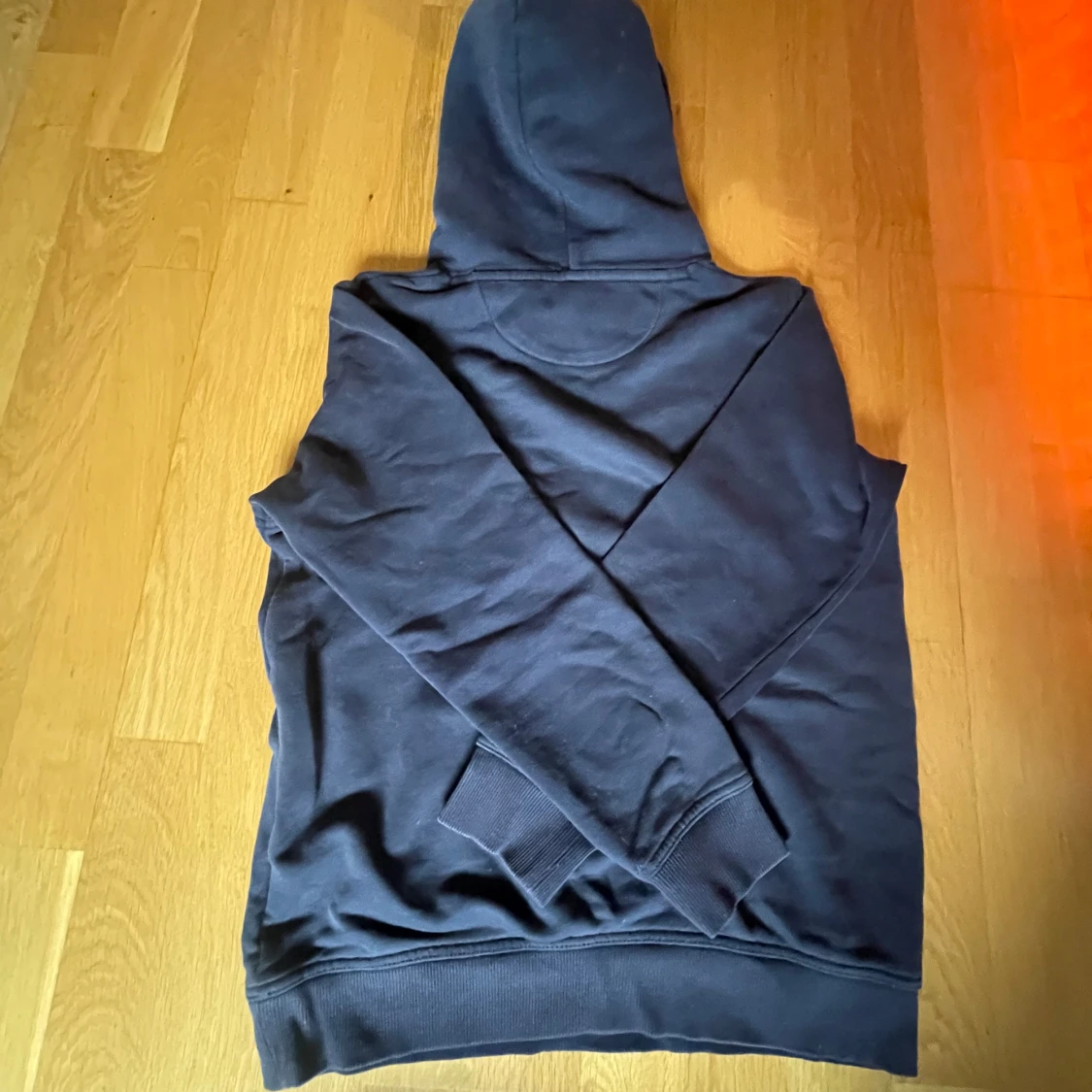 Mörkblå hoodie från Gant - 1