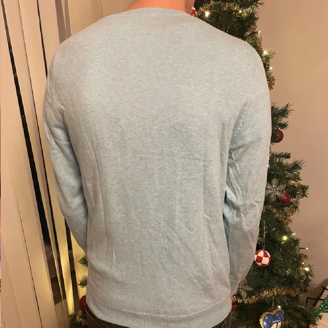 Ljusblå stickad tröja med rund hals - 2