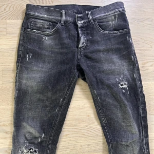 Dondup George Slim fit jeans  - Mycket fint skick | Size 30 passar 30/32 | fraktar spårbart inom 24 timmar |  för att köpa klicka ” köp nu” | vid frågor skriv ett meddelande |