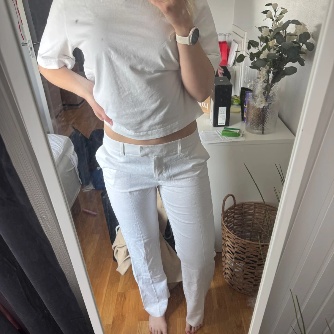 Vita linnekostymbyxor från BikBok