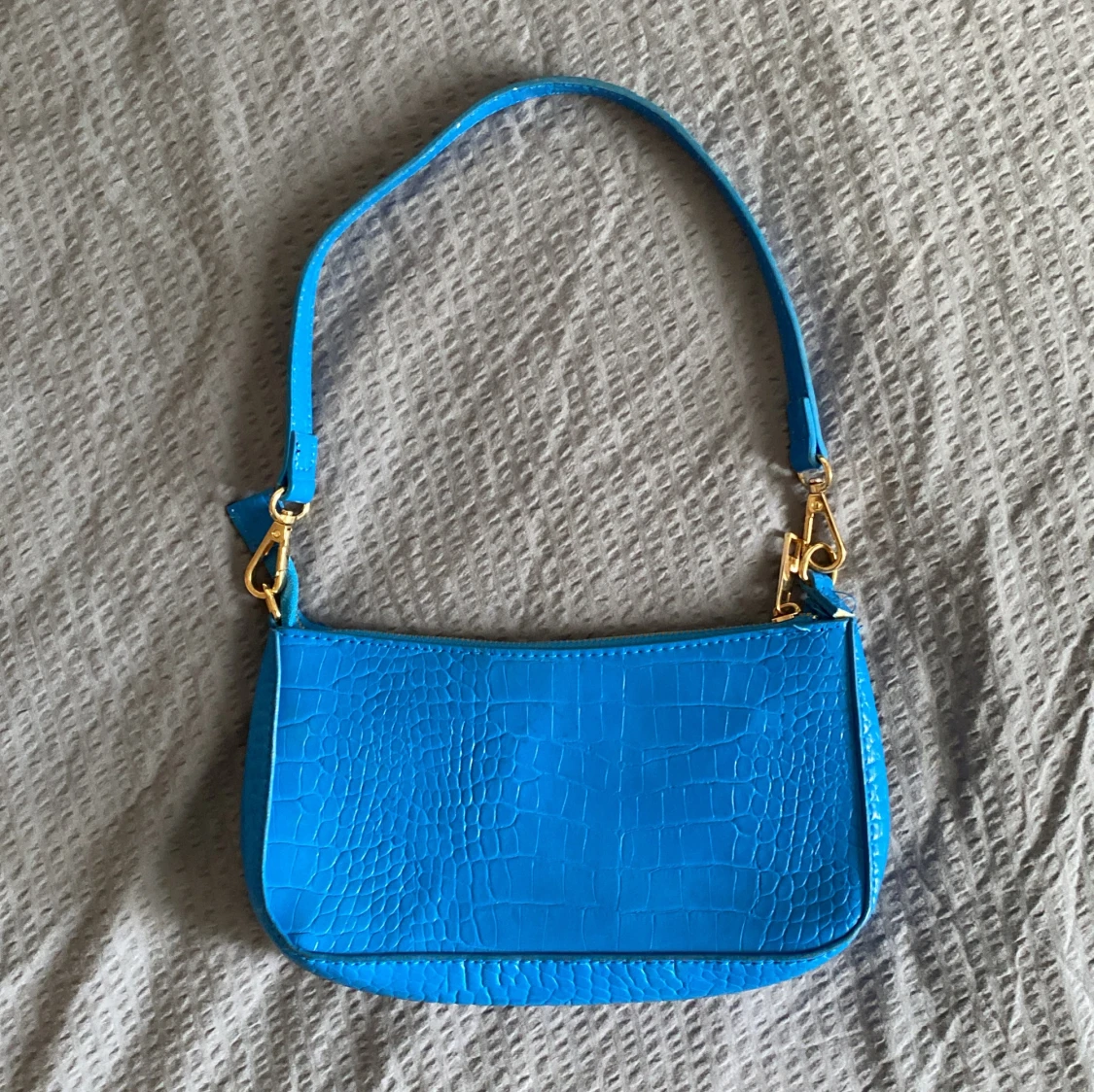 Blå axelväska i croco-imitation - 1