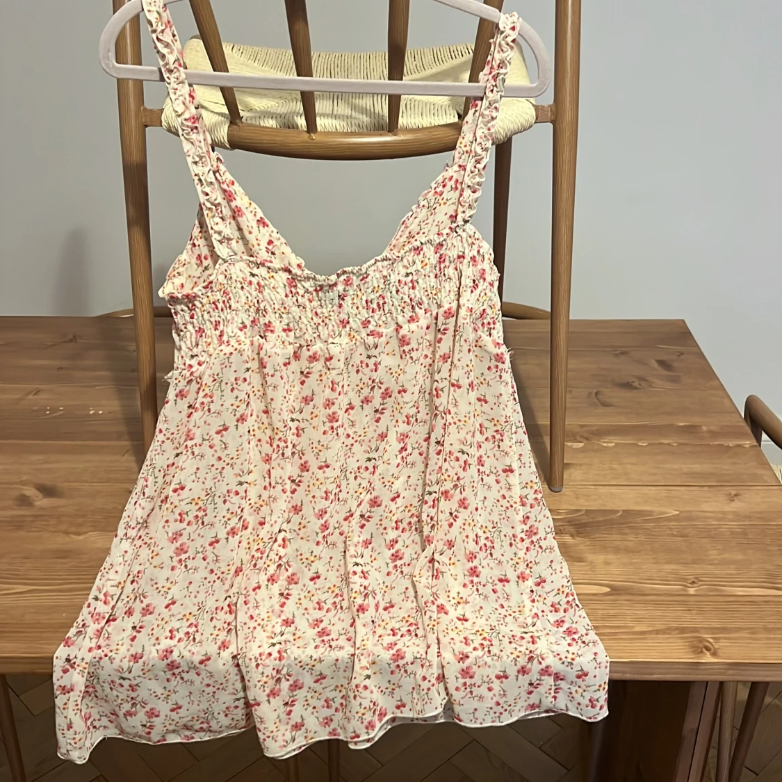 Blommig linnetopp från Jeane Blush - 3