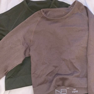 Långärmade träningströjor - Säljer två croppade träningströjor i brun och grön färg