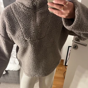 Brun teddy kofta - Mysig och varm teddykofta 