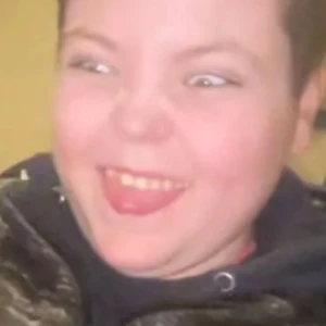 Säljer den här gulliga köttbullen  - Han är väldigt bra på att göra kullerbytta och på att hjula. Han funkar både till tjejer och killar efter som han är bi. Han tjänar bra med pengar. 