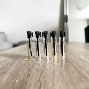 5 Essnce parfymer - Parfymer från Essnce, se dofterna på bilden. Droppat en droppe från vissa. Nypris är 45kr/st på webben men jag säljer alla 5 för 60 kr tillsammans. Säljer även andra dofter, se profilen! ☺️
