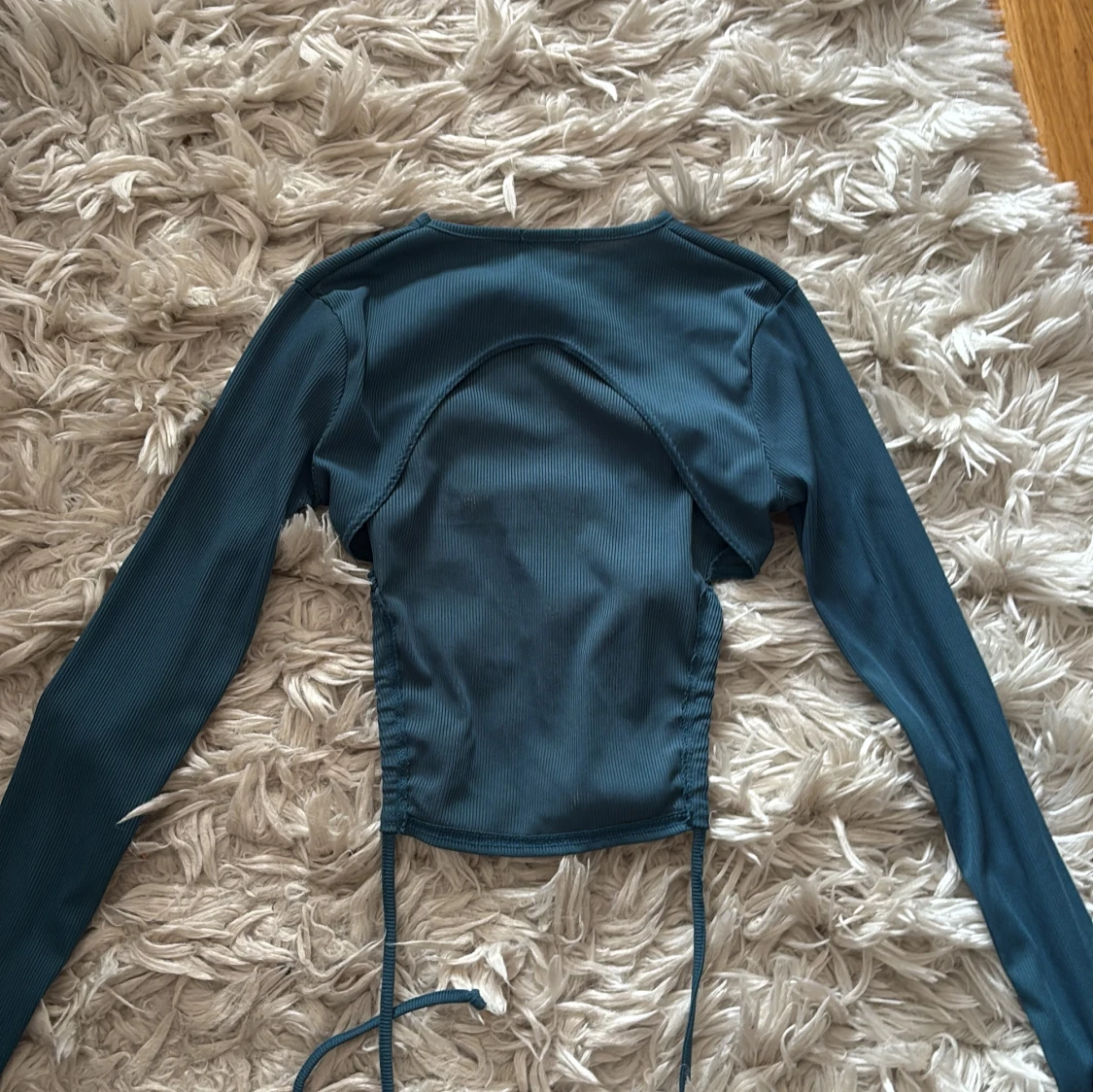 Blå ribbad croppad topp med snörning - 1